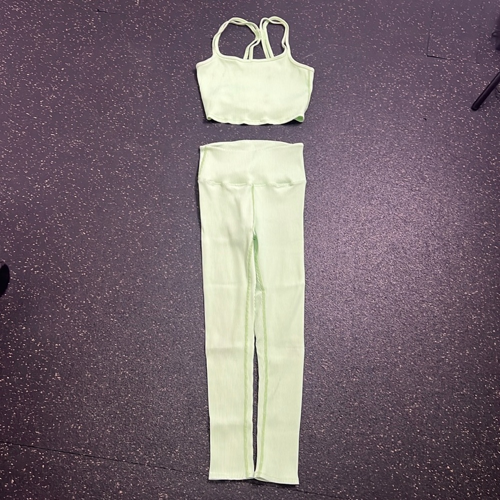 Carbon 38 Ribbed 7/8 Legging & Crop to match
